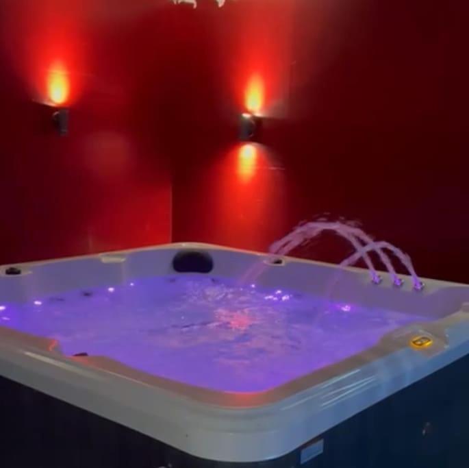 The Exclusive Jacuzzi Apartment Birmingham Exterior photo