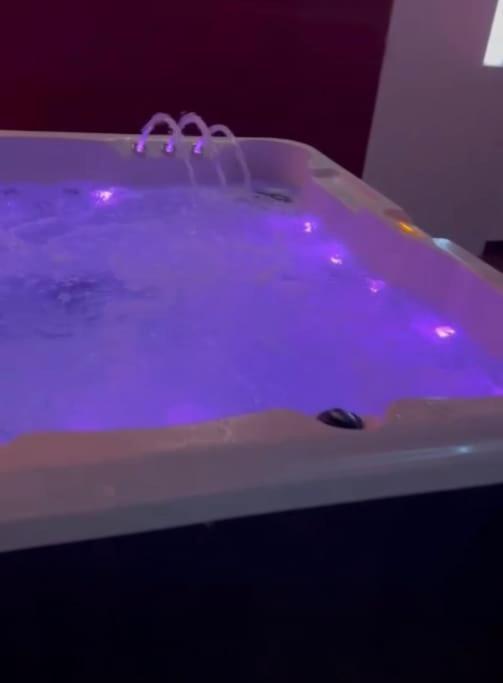 The Exclusive Jacuzzi Apartment Birmingham Exterior photo