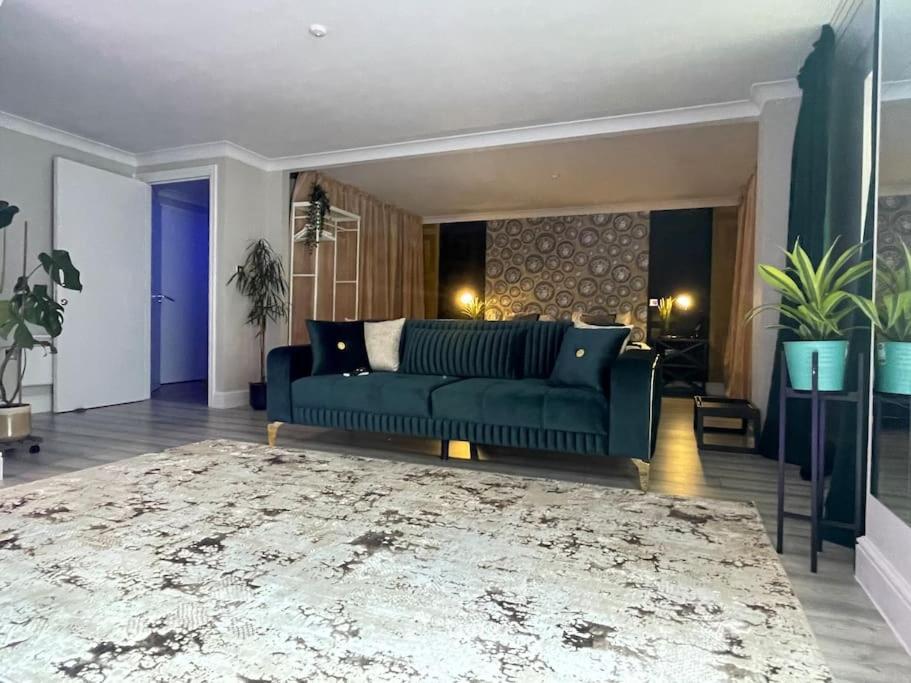 The Exclusive Jacuzzi Apartment Birmingham Exterior photo