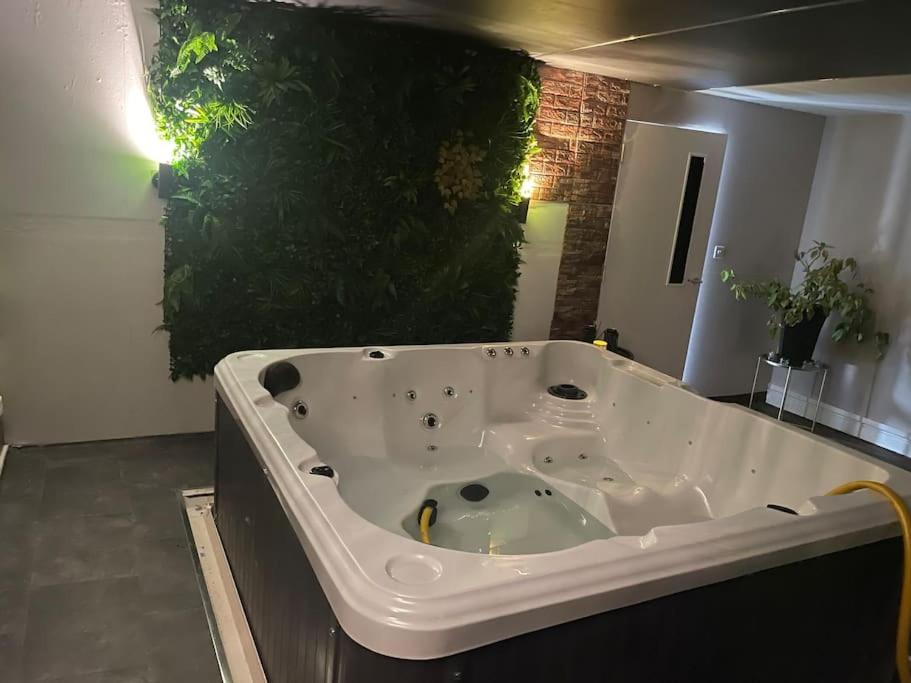 The Exclusive Jacuzzi Apartment Birmingham Exterior photo