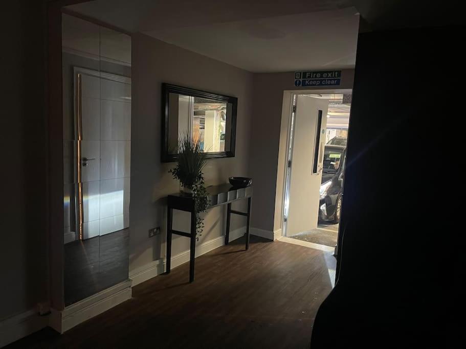 The Exclusive Jacuzzi Apartment Birmingham Exterior photo