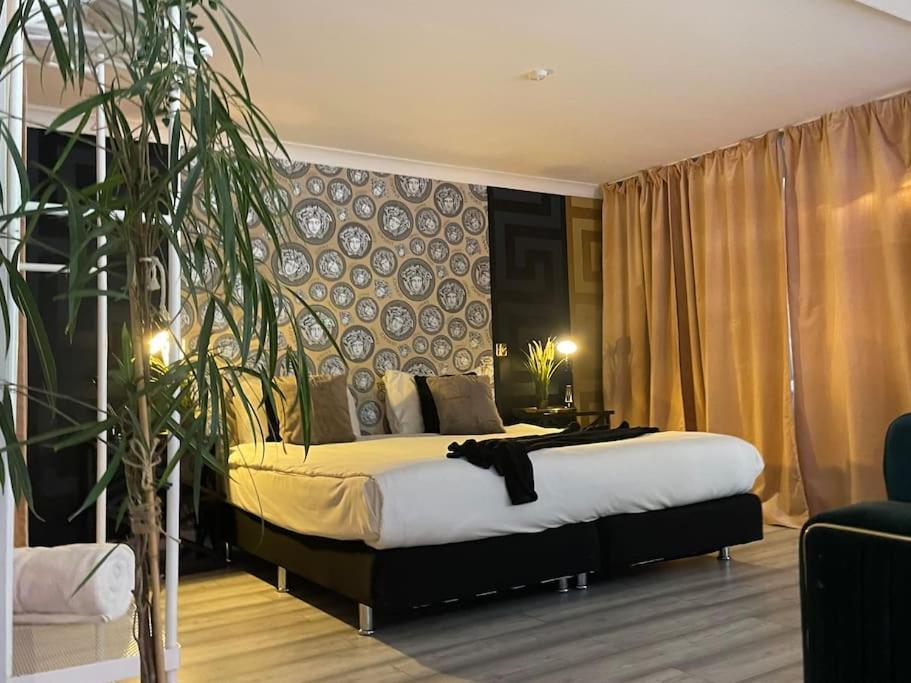 The Exclusive Jacuzzi Apartment Birmingham Exterior photo